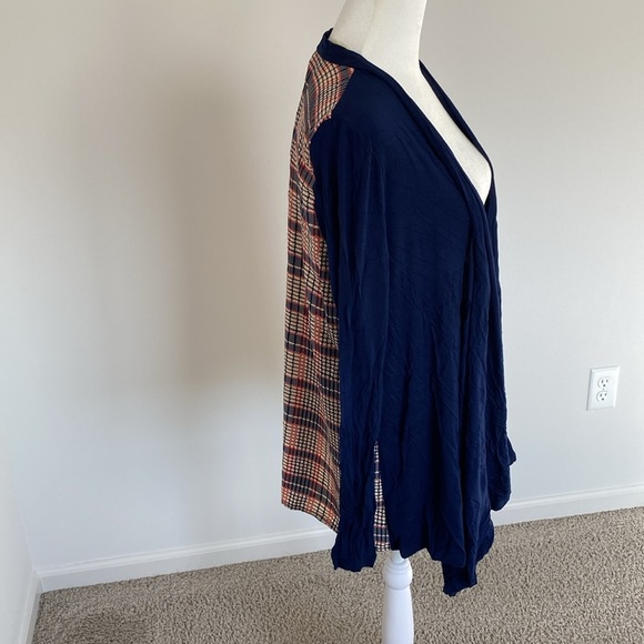Chic Plaid & Navy Open-Front Cardigan 💕 - Picture 4 of 7